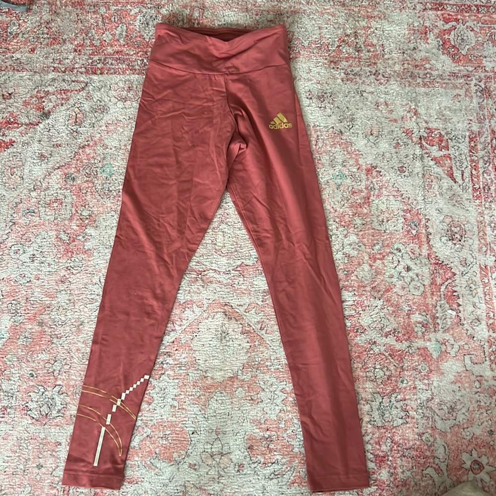 Very stretchy leggings. A very cute color has a nice waistband. Lots of legroom.